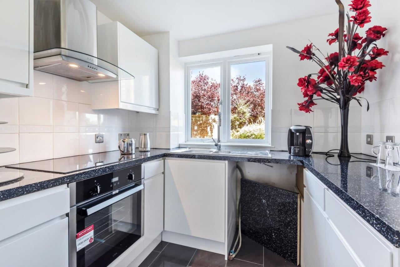 2 Bed Flat, Dedicated Workspace, Parking, 4Ktv Londra Dış mekan fotoğraf