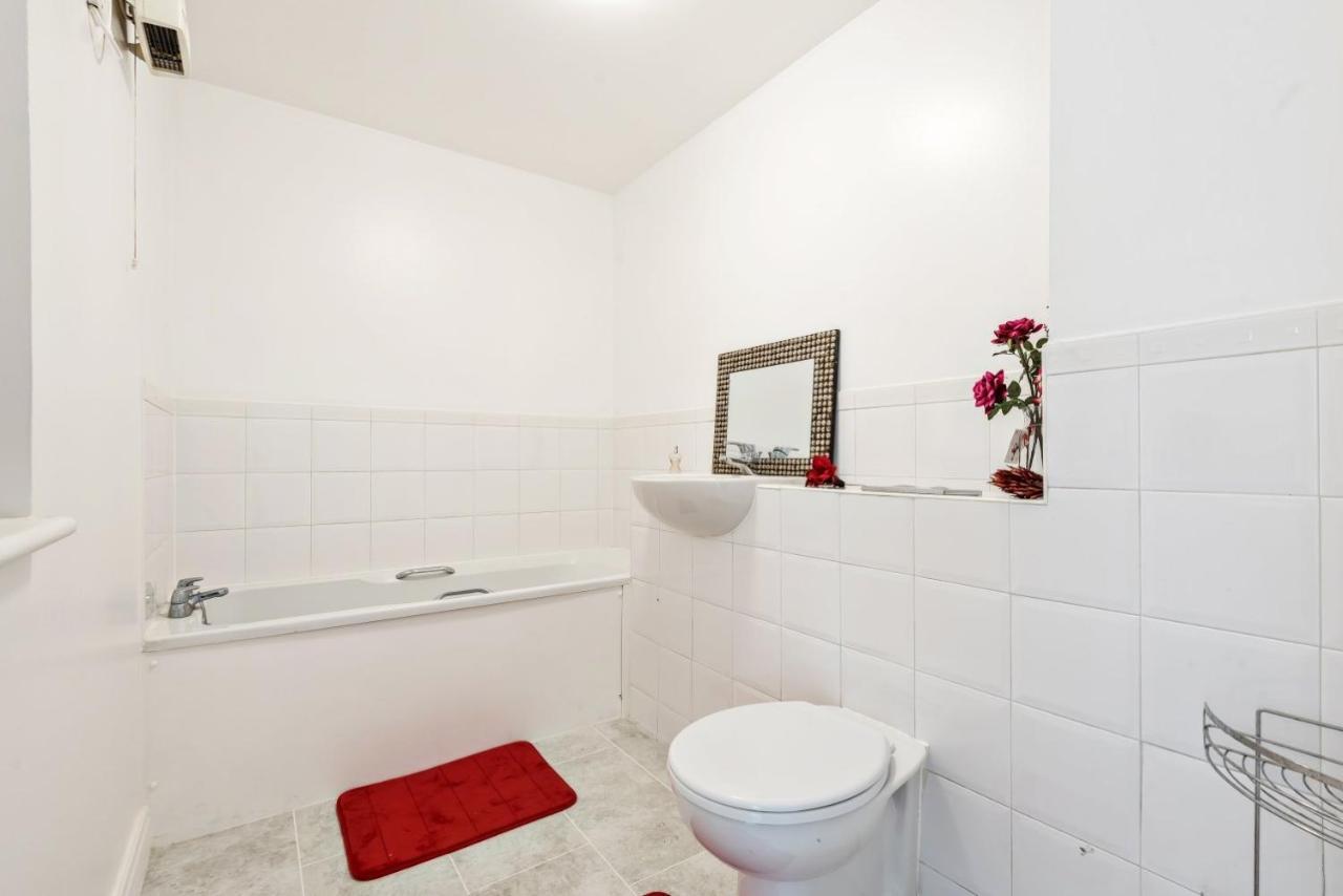 2 Bed Flat, Dedicated Workspace, Parking, 4Ktv Londra Dış mekan fotoğraf