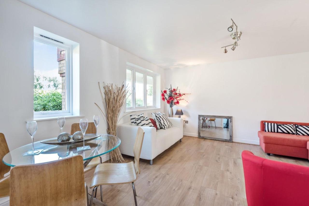2 Bed Flat, Dedicated Workspace, Parking, 4Ktv Londra Dış mekan fotoğraf