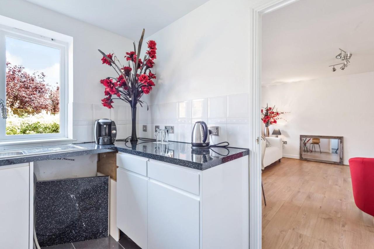 2 Bed Flat, Dedicated Workspace, Parking, 4Ktv Londra Dış mekan fotoğraf